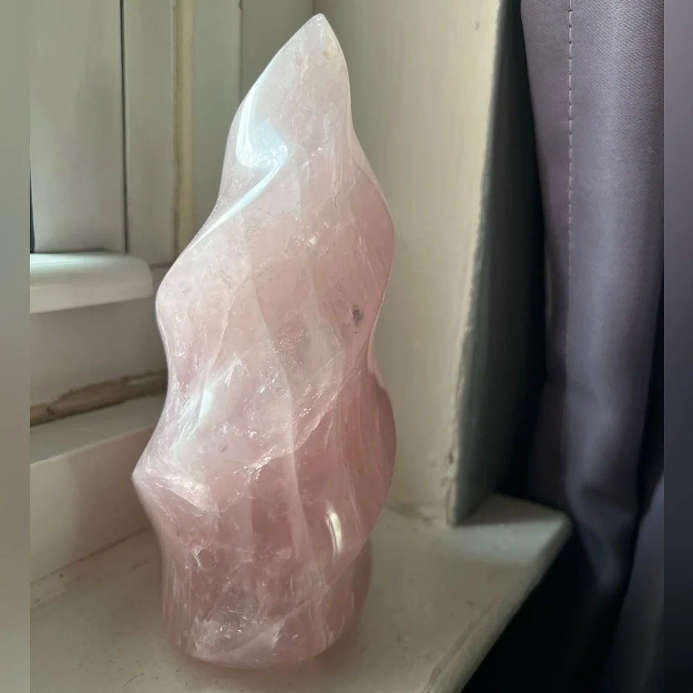 Elegant Rose Quartz Pink Crystal Sculpture - Picture 5 of 8